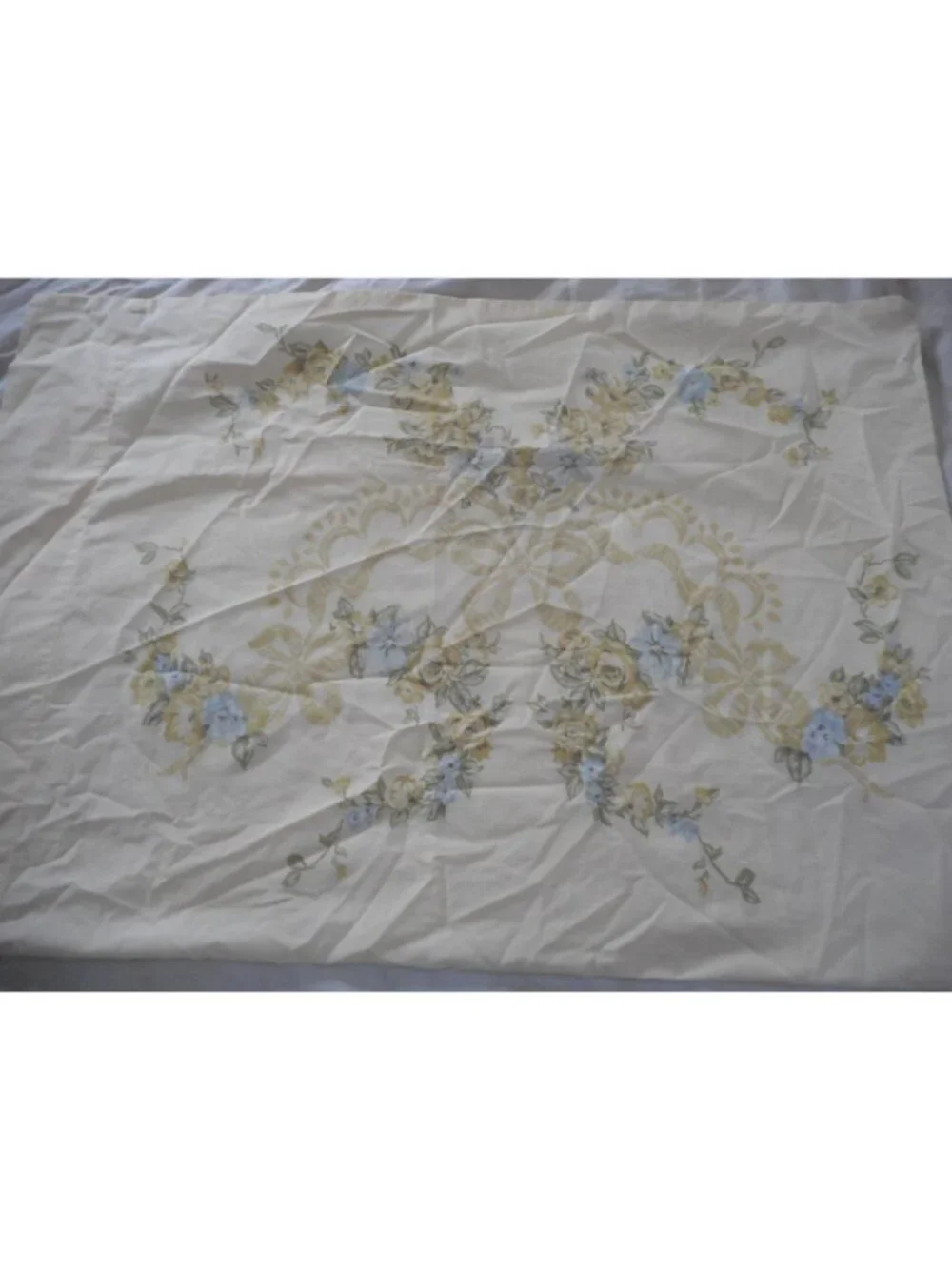 Vintage floral bow cream tan blue 50/50 cotton poly Standard Pillowcase